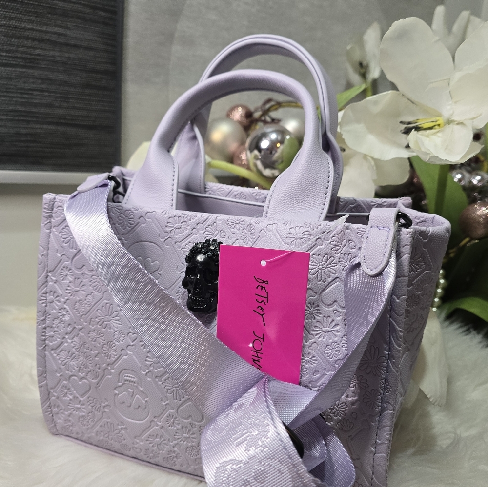 Betsey Johnson Skulls Lilac Embossed Satchel/Crossbody with webbing new - Picture 9 of 11